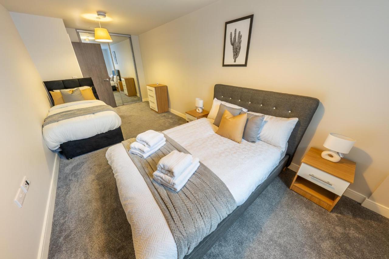 Lovely 4-Sleeper Apartment In Central Slough With Free Parking Extérieur photo